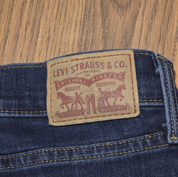 Levi’s 314 Shaping Straight Women’s 32x32 Mid Rise Slim Straight Dark Wash E45 - Picture 12 of 12